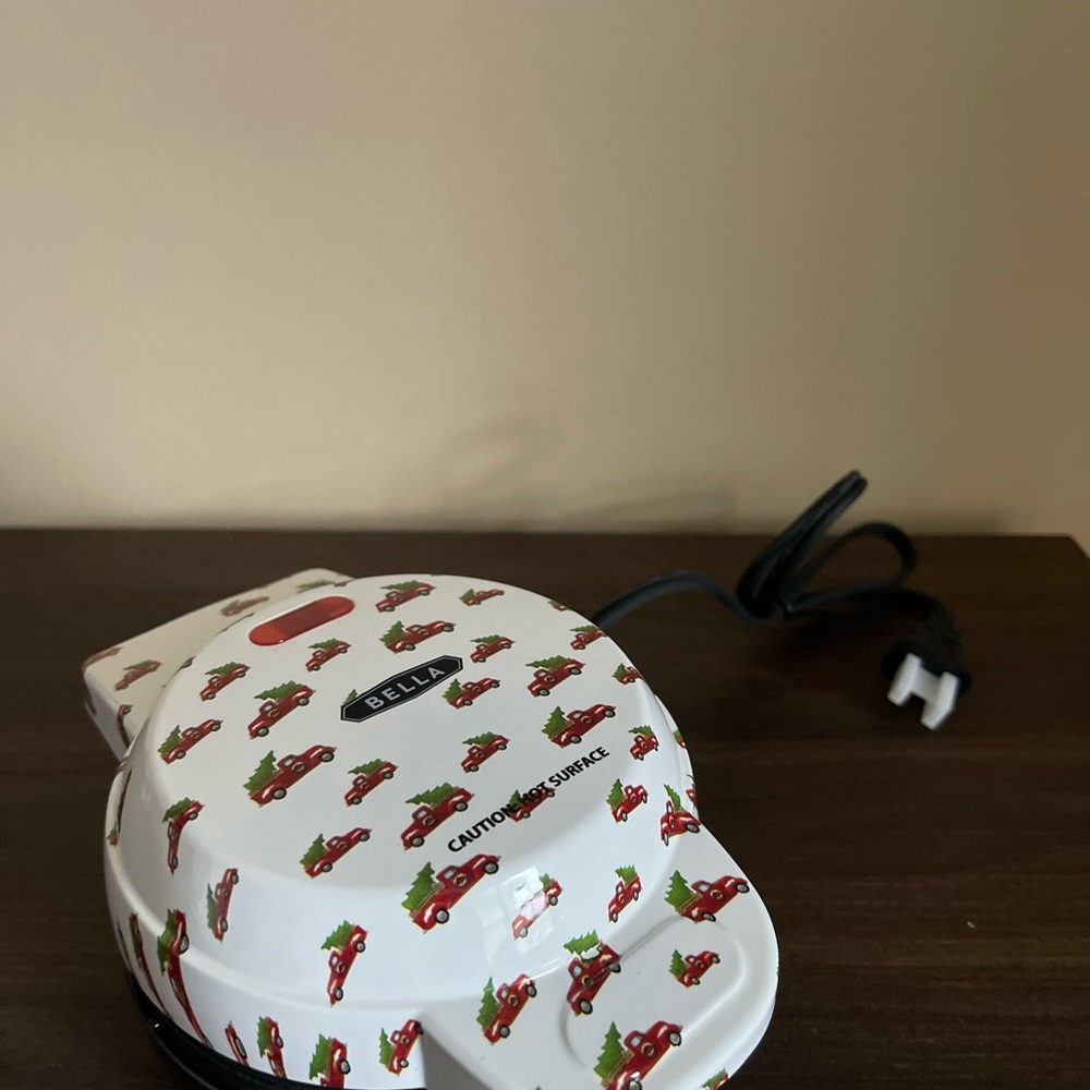Bella White Mini Waffle Maker. Red Truck Design outside, Christmas tree inside